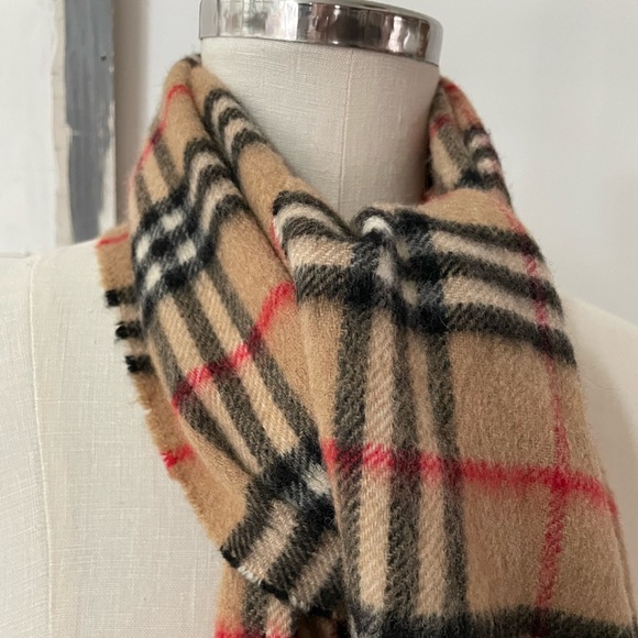 Burberrys of London Cashmere/Wool blend Iconic Scarf - Picture 2 of 10